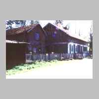 022-1193 Goldbach im Juni 1993. Das Anwesen Radtke auf der kleinen Seite kurz nach der Auffahrt zu Bauer Ernst Neumann.jpg